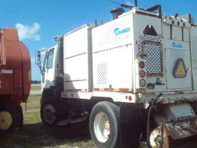 1996 FORD SCHWARZE M5000 STREET SWEEPER, DIESEL, 2 ENGINES, W/TITLE