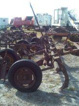 JD 5 ROW MIDDLE BUSTER, 3PT HITCH, DOUBLE TOOL BAR