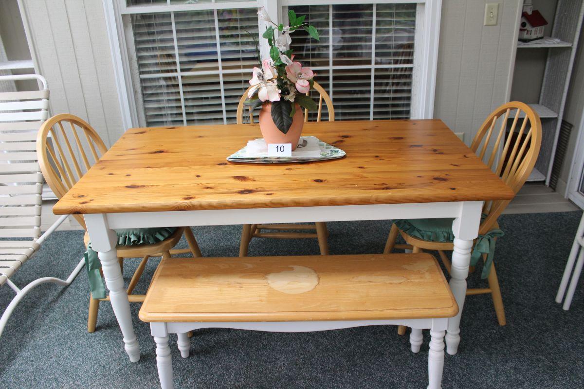Very Nice Farmhouse Table With Matching Chairs And Bench