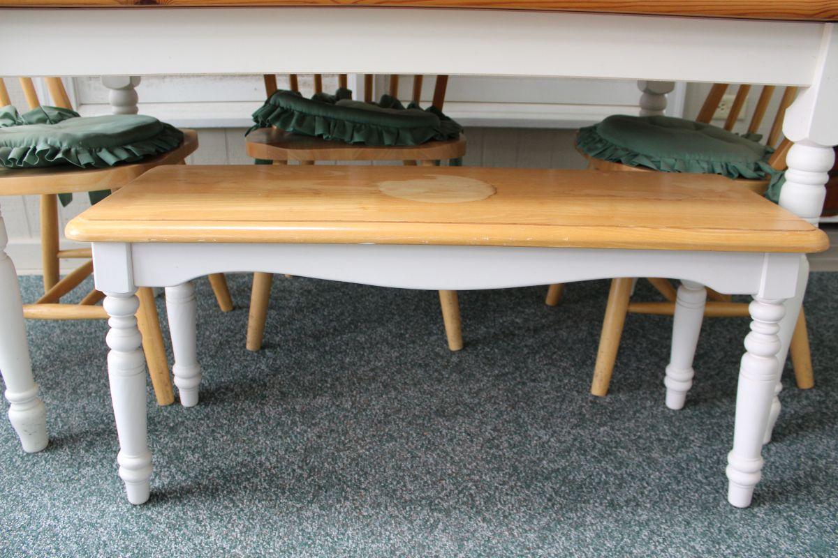 Very Nice Farmhouse Table With Matching Chairs And Bench