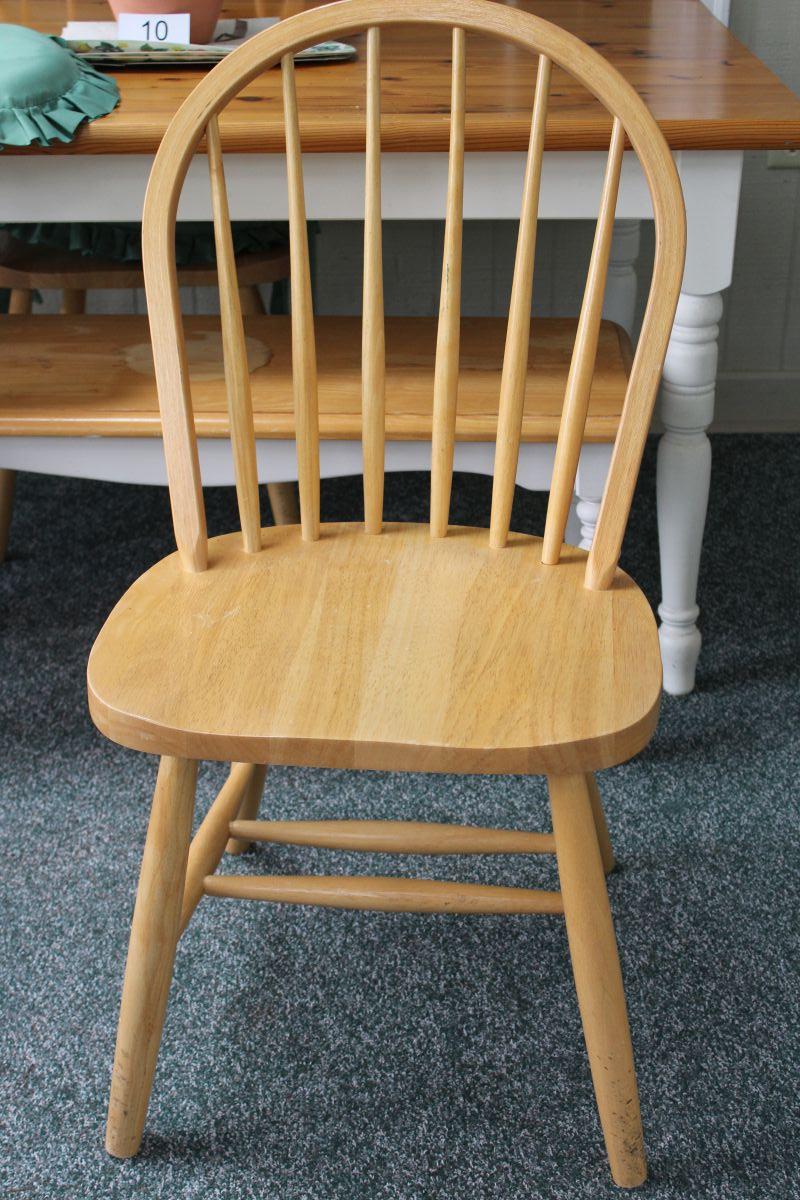 Very Nice Farmhouse Table With Matching Chairs And Bench