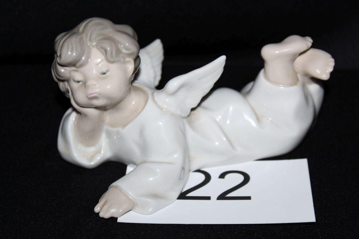 1969 Lladro "Reclining Angel" #4541