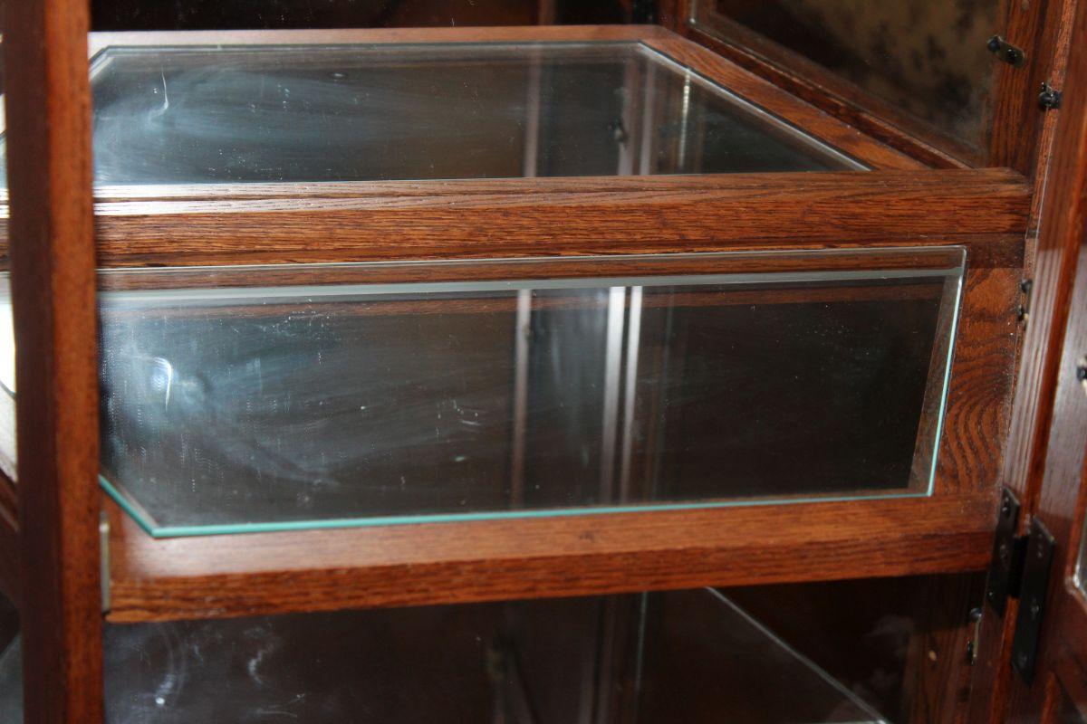 Oak Lighted Curio Cabinet W/Glass Shelves & Mirror