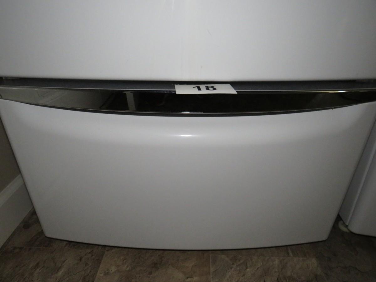 Whirlpool Duet Eco-Drive Front Load Washer W/Riser
