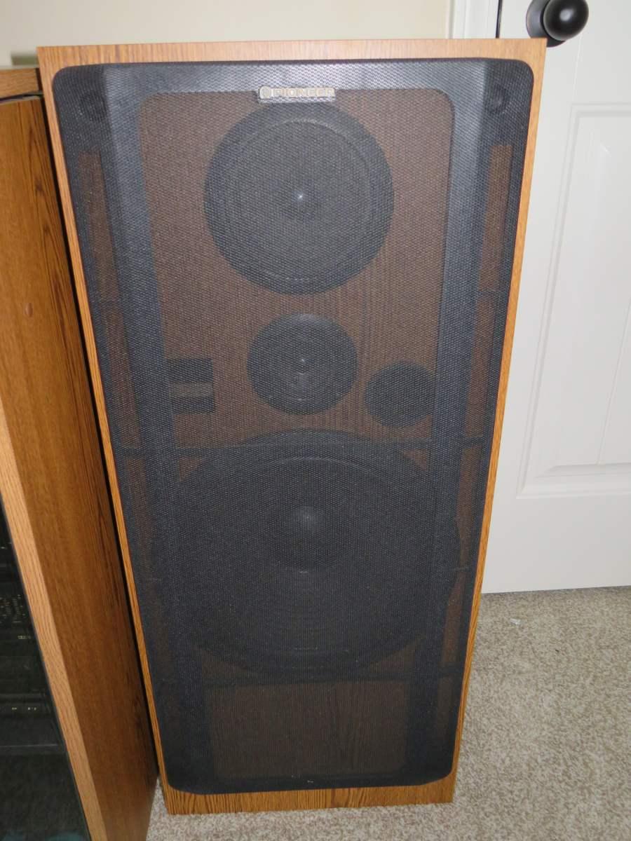 Pioneer Stereo W/Speakers W/Manual