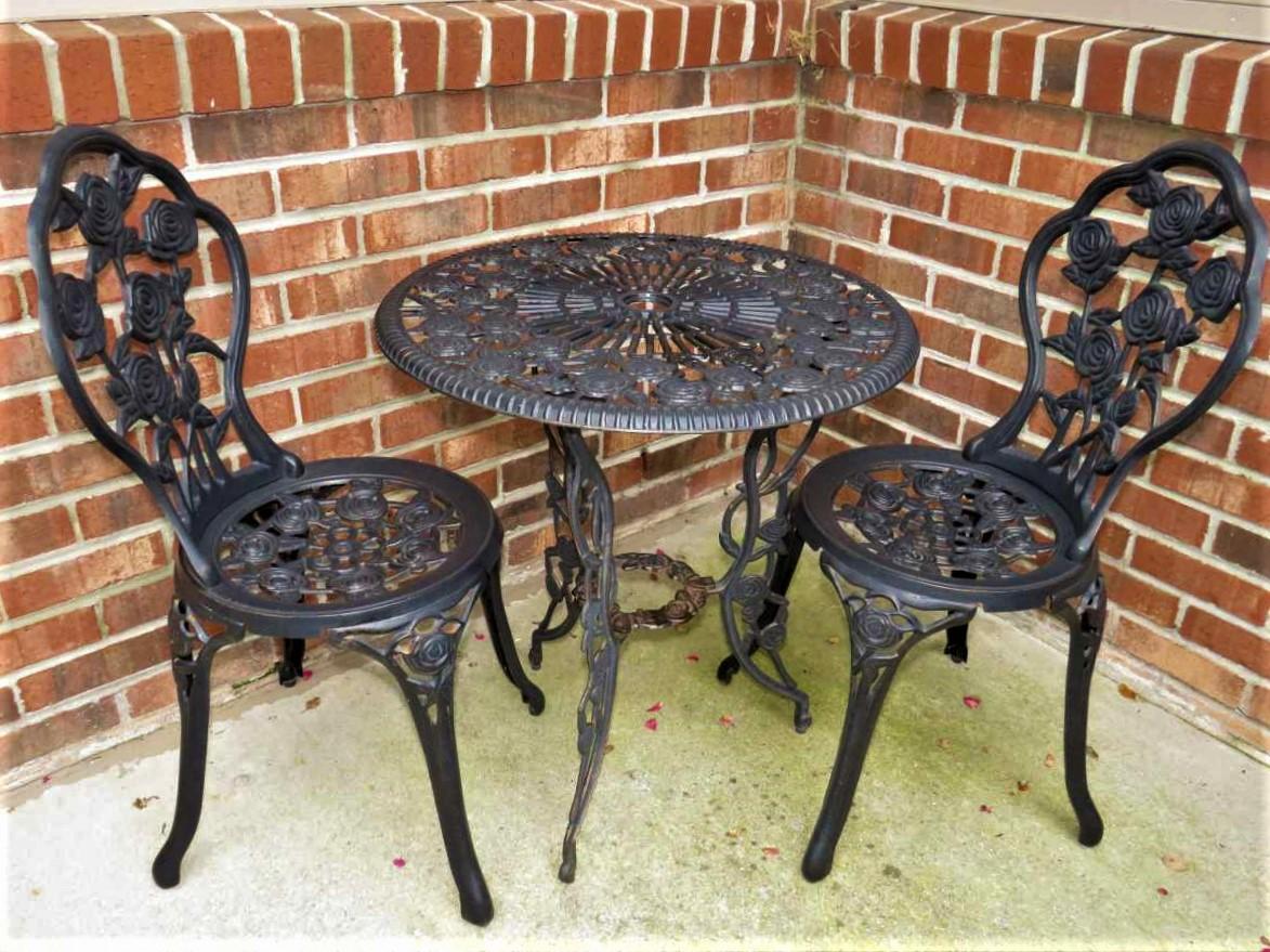 Super Nice Bistro Wrought Iron Rose Themed Bistro Set