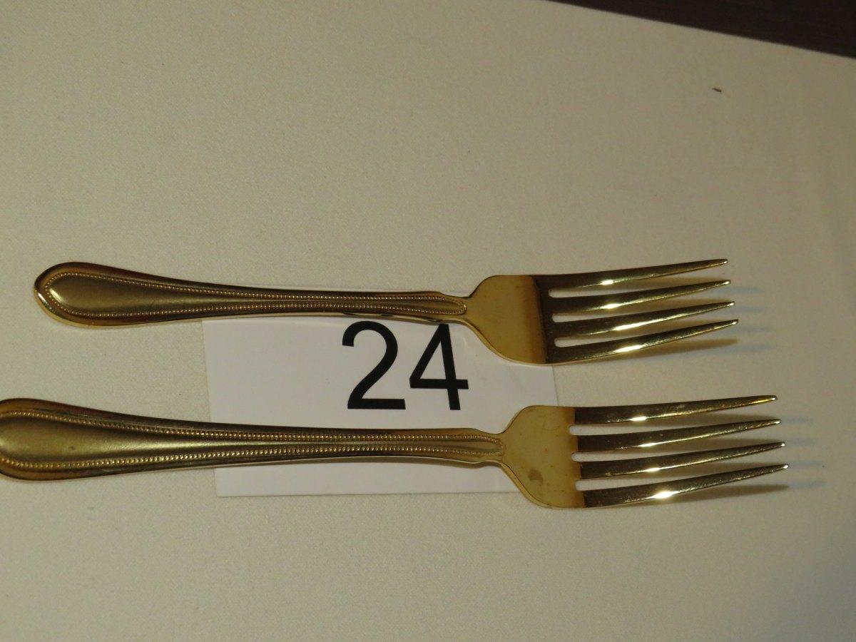 NICE 40 Piece Farberware 18/0 Gold Plated Flatware W/Open Storage Box