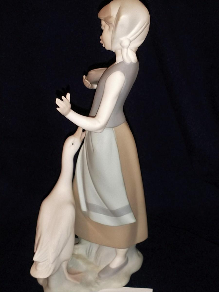 Lladro Retired "Goose Girl" Porcelain Figure H15-0