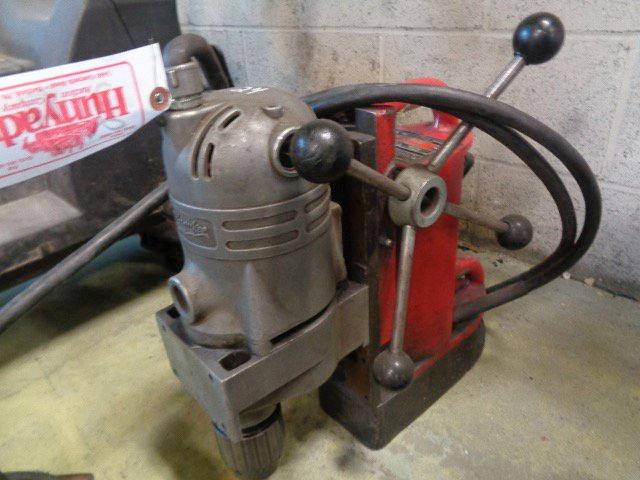 MILWAUKEE Magnetic Drill Press