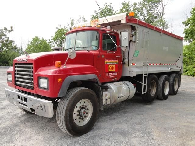 2000 MACK Model RD688S Tri-Axle Dump Truck, VIN# 1M2P270C7YM054665, powered