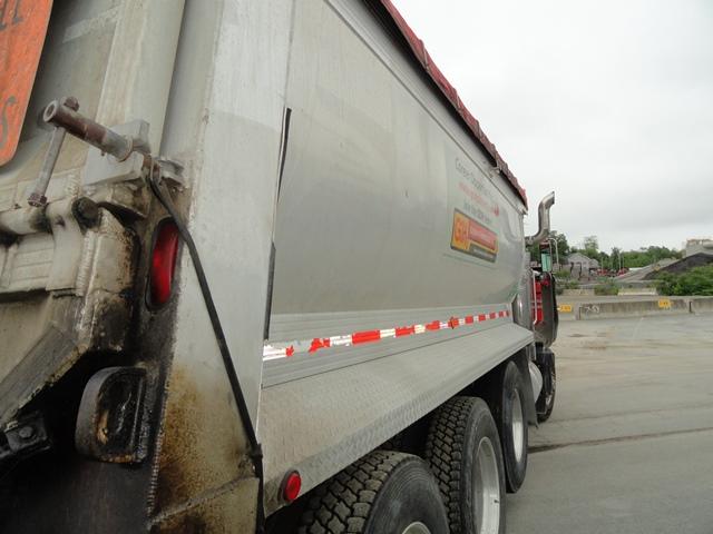 2000 MACK Model RD688S Tri-Axle Dump Truck, VIN# 1M2P270C2YM054671, powered