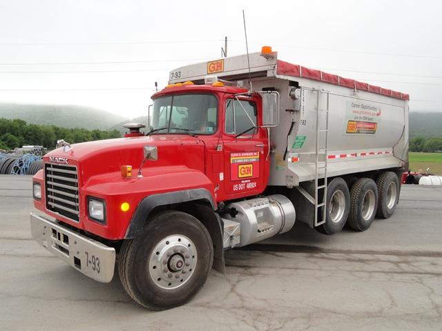 2000 MACK Model RD688S Tri-Axle Dump Truck, VIN# 1M2P270C2YM054671, powered