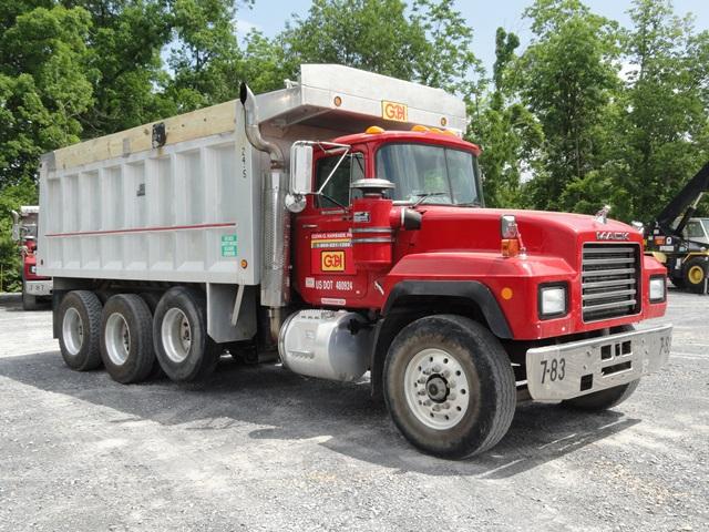 2000 MACK Model RD688S Tri-Axle Dump Truck, VIN# 1M2P270C3YM053268, powered