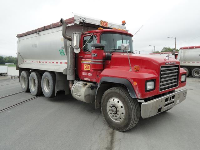 2000 MACK Model RD688S Tri-Axle Dump Truck, VIN# 1M2P270C0YM054670, powered