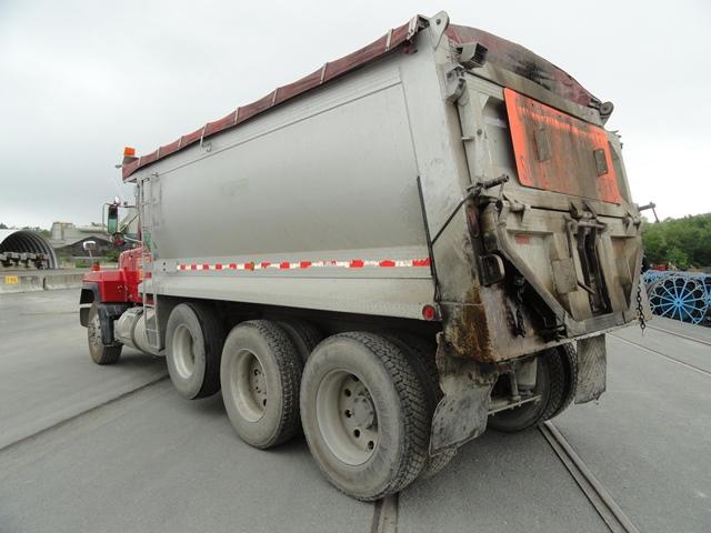 2000 MACK Model RD688S Tri-Axle Dump Truck, VIN# 1M2P270C0YM054670, powered