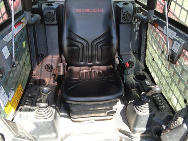 2016 TAKEUCHI Model TL12V-2 Crawler Skid Steer Loader, s/n 412000297, power