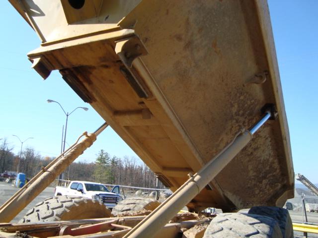 (Unit #24-37) 1996 CATERPILLAR Model D250E, 25 Ton, 6x6 Articulated End Dump