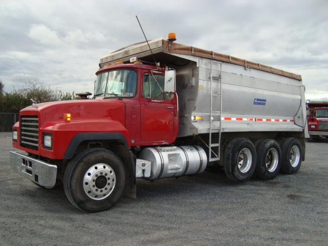 (Unit #7-61) 1998 MACK Model RD688S Tri-Axle Dump Truck, VIN# 1M2P270C1VM03