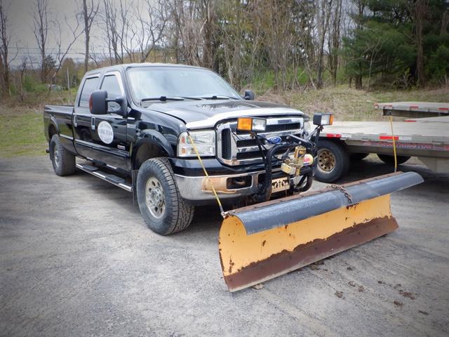 Unit #PT-29 2005 FORD Model F-250 XLT Super Duty 4x4 Crew Cab Pickup Truck,