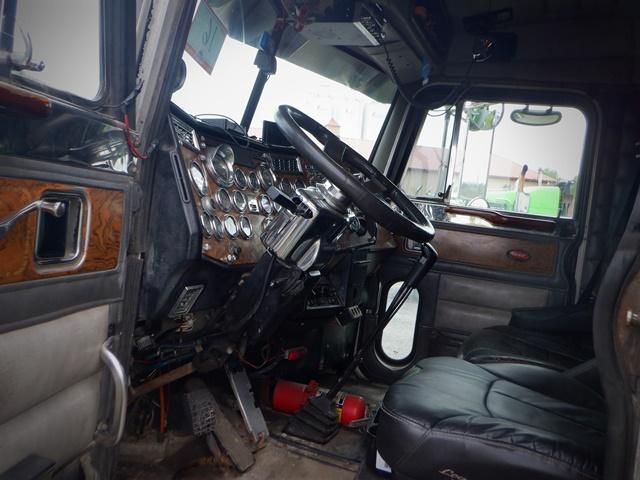Unit #9136 2000 PETERBILT Model 379 Tandem Axle Truck Tractor, VIN# 1XP5DB9