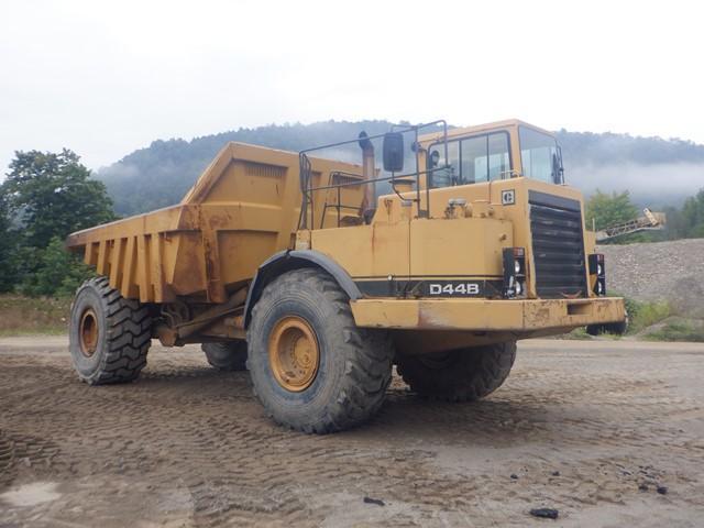 1987 CATERPILLAR Model D44B, 44 Ton, 4x4 Articulated End Dump, s/n 8SD00324, powered by Cat 3408