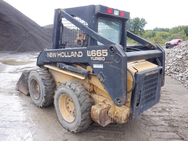 1995 NEW HOLLAND Model LX665 Skid Steer Loader, s/n 864561, powered by 4 cylinder diesel engine and