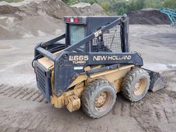 1995 NEW HOLLAND Model LX665 Skid Steer Loader, s/n 864561, powered by 4 cylinder diesel engine and