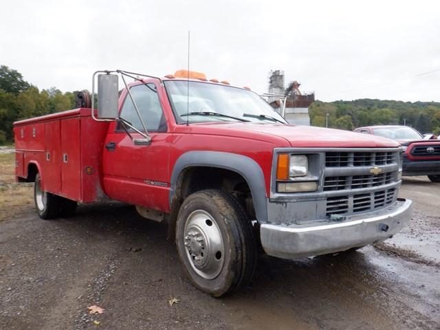 2000 CHEVROLET Model 3500HD Utility Truck, VIN# 1GBKC34J4YF441891, powered by Vortec 7.4L gas engine