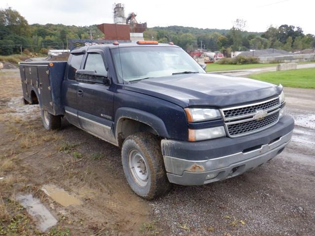 2005 CHEVROLET Model 2500HD LS Quad Cab Utility Truck, VIN# 1GCHK29U45E248132, powered by Vortec