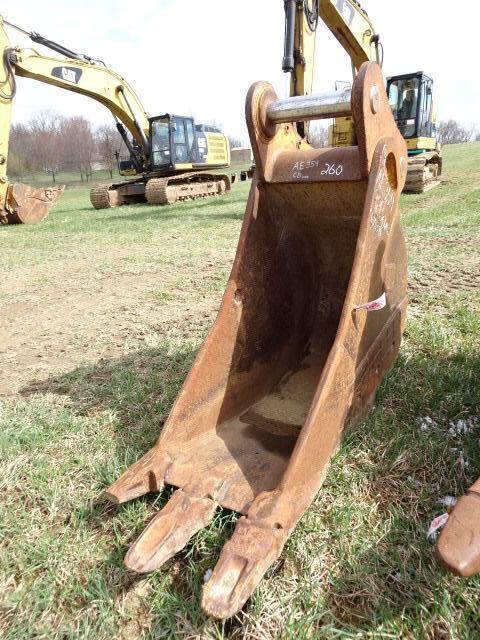 CAT 24" Digging Bucket (328D) (Missing 1 Tooth) (AE-354) (Derry Lane - Blairsville)