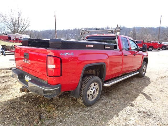 2015 GMC Model 2500HD, 4x4 Crew Cab Pickup Truck, VIN# 1GT22XEG7FZ136034, powered by 6.0L gas engine