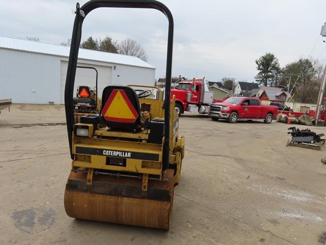 1997 CATERPILLAR Model CB224C Tandem Vibratory Roller, s/n 3AL01024, powered by Hatz diesel engine