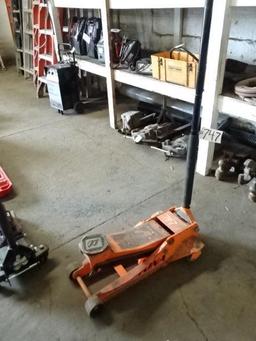 DAYTON 4-Ton Hydraulic Floor Jack (North Spring Street - Blairsville) (Caraco)