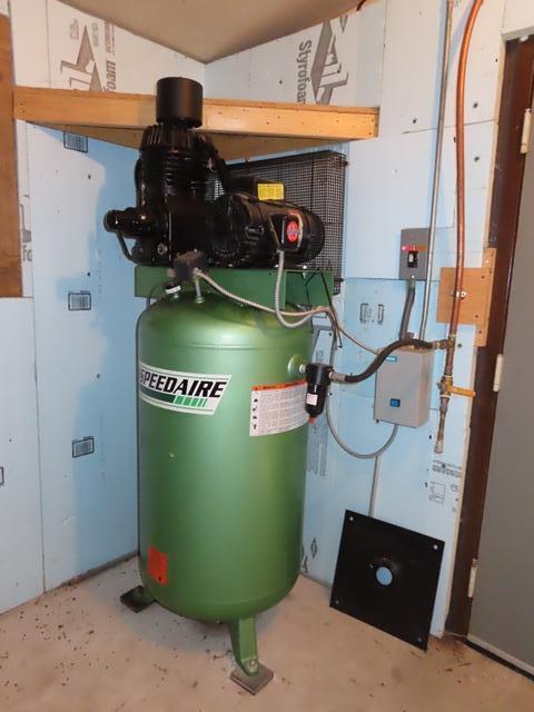 SPEEDAIRE 5FR29B, 175PSI, 80 Gallon Vertical Single Stage Shop Air Compressor, s/n L9/20/98-04556,