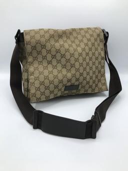 Gucci Flap Messenger Bag GG Canvas Gucci Flap Messenger Bag GG Canvas. Is a classic piece for Gucci