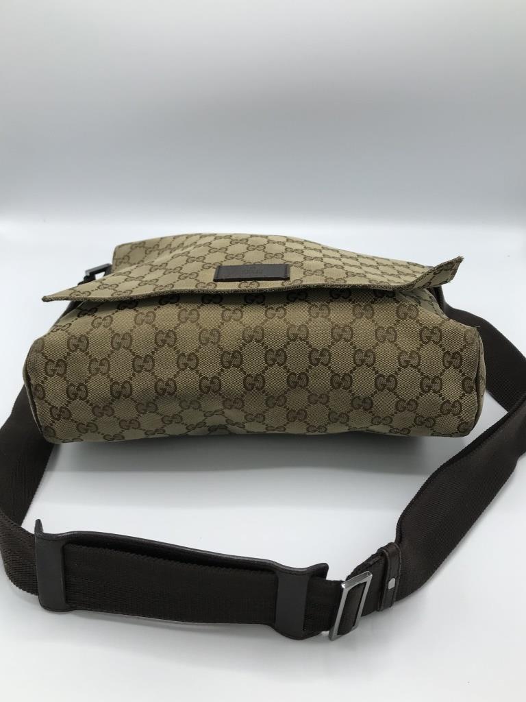 Gucci Flap Messenger Bag GG Canvas Gucci Flap Messenger Bag GG Canvas. Is a classic piece for Gucci