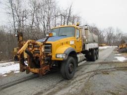 "09 Mack GU713  Plow Truck YW 6 cyl  Diesel  PB PS R AC VIN: 1M2AX04C89M006957; Defects: Air Tanks;