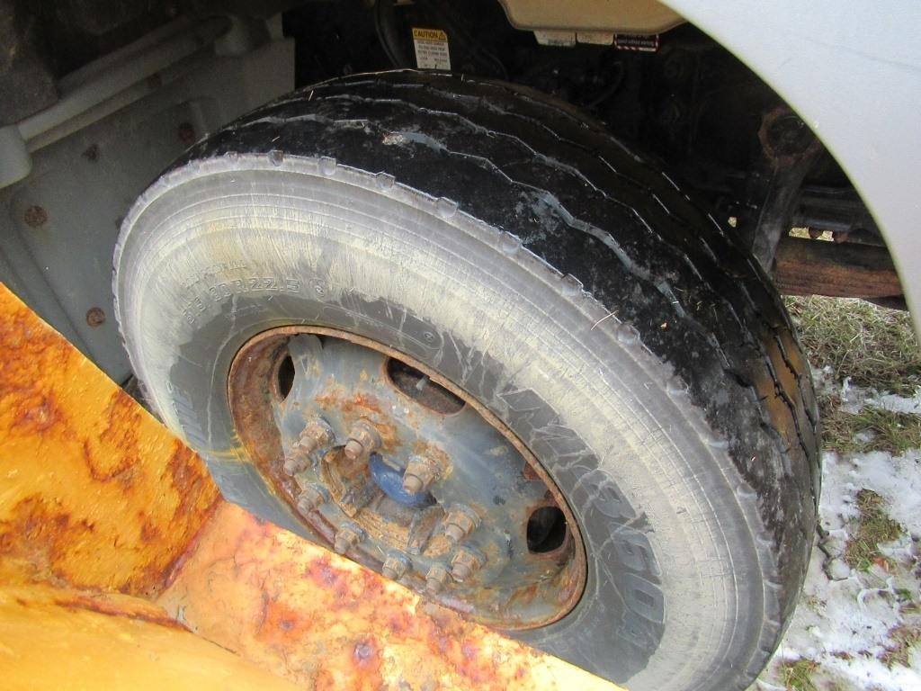 "09 Mack GU713  Plow Truck YW 6 cyl  Diesel  PS R AC VIN: 1M2AX04CX9M006958; Defects: Body Damage; S
