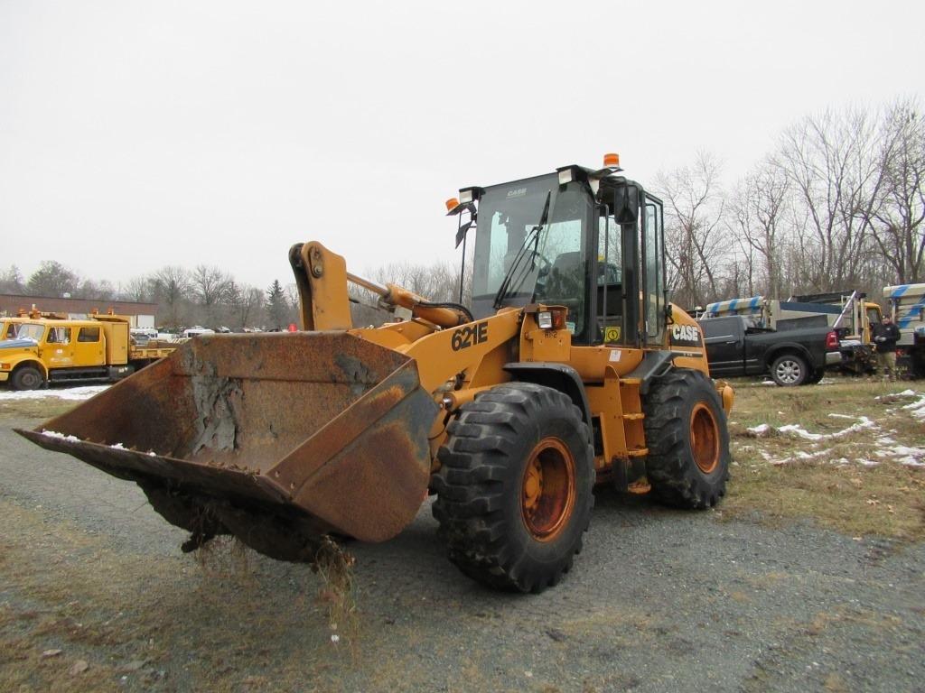 09 Case 621E Loader YW 6 cyl Diesel (Hours: 2174) Defects: Rust; Transmission; StateID: 097047; SN: