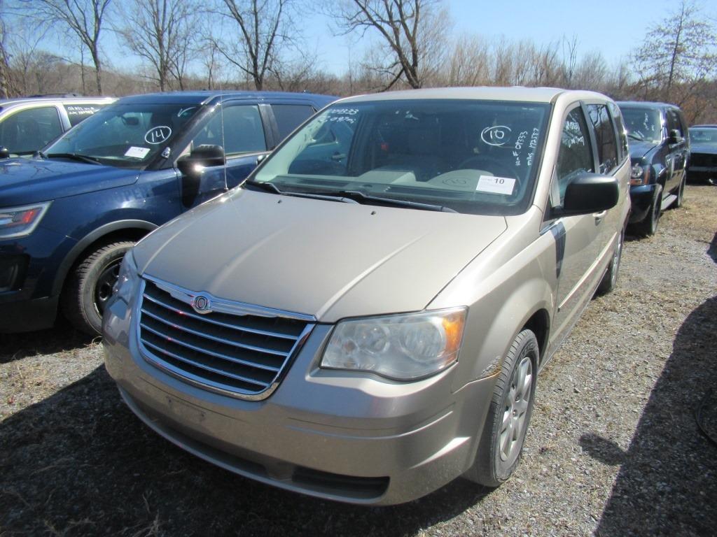 09 Chrysler Town & Country  4DSD SL 6 cyl Started with Jump on 3/22/21 AT PB PS R AC PW VIN: 2A8HR44