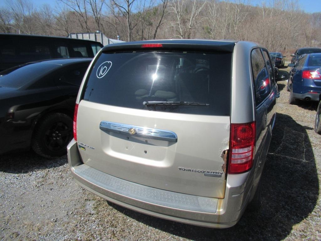 09 Chrysler Town & Country  4DSD SL 6 cyl Started with Jump on 3/22/21 AT PB PS R AC PW VIN: 2A8HR44