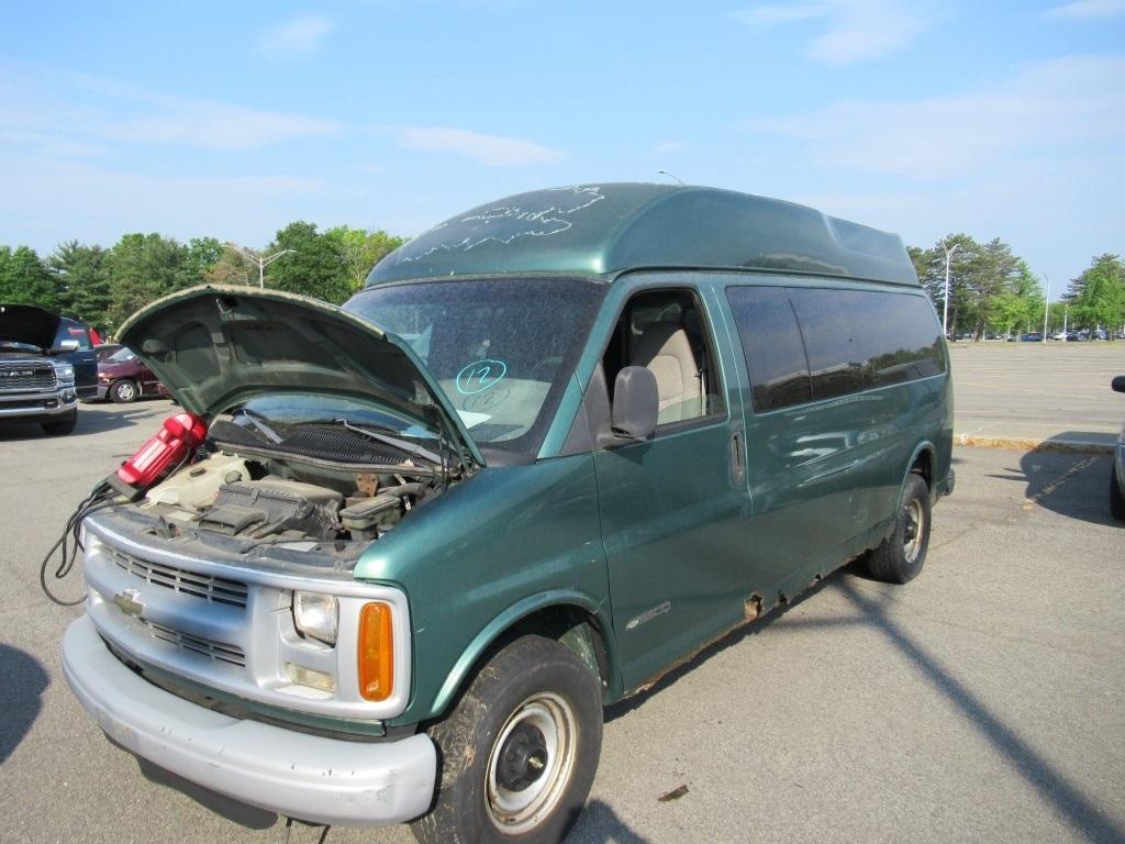 00 Chevrolet Express  Van GR 8 cyl  Started with Jump on 5/28/21 AT PB PS R