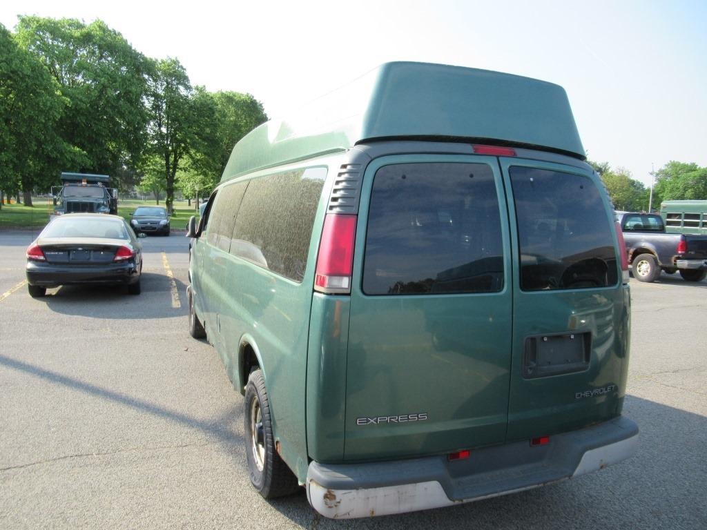 00 Chevrolet Express  Van GR 8 cyl  Started with Jump on 5/28/21 AT PB PS R