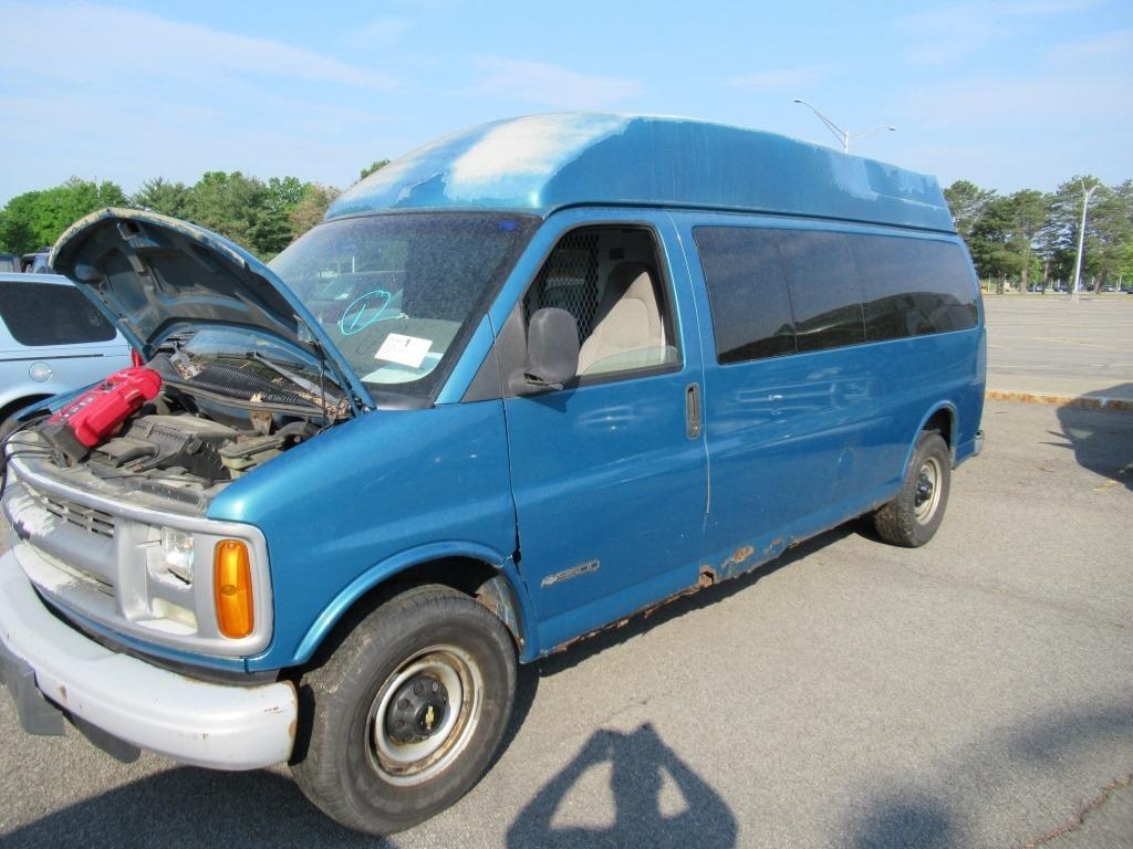 99 Chevrolet Express  Van BL 8 cyl AT PB PS R AC PW VIN: 1GAHG39R5X1119290;