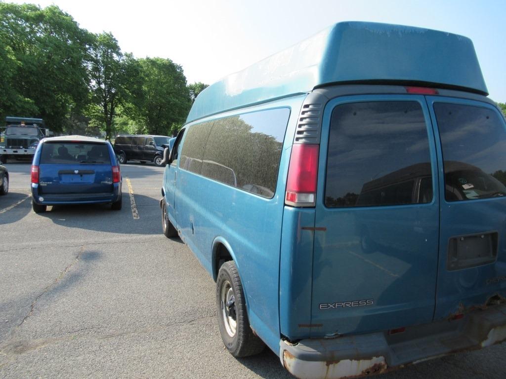 99 Chevrolet Express  Van BL 8 cyl AT PB PS R AC PW VIN: 1GAHG39R5X1119290;