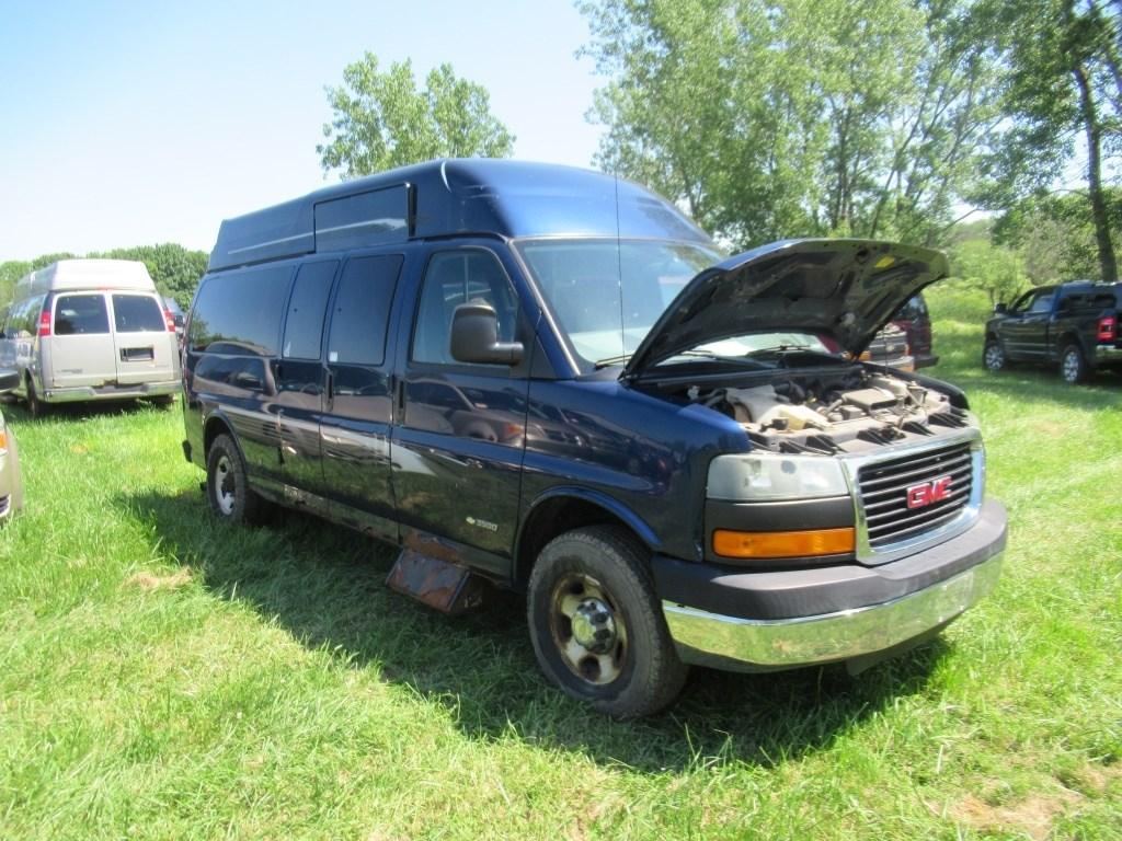 "04 Chevrolet G3500 Express  Van BL 8 cyl  Started with Jump on 6/8/21 AT PB PS R AC PW VIN: 1GBHG39