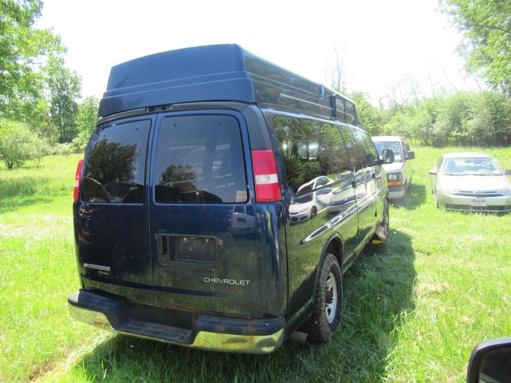 "04 Chevrolet G3500 Express  Van BL 8 cyl  Started with Jump on 6/8/21 AT PB PS R AC PW VIN: 1GBHG39