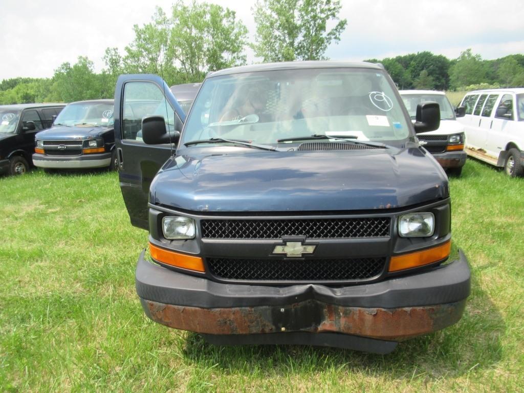 06 Chevrolet G3500 Express  Van BL 8 cyl  Started with Jump on 6/8/21 AT PB PS R AC VIN: 1GCHG35UX61