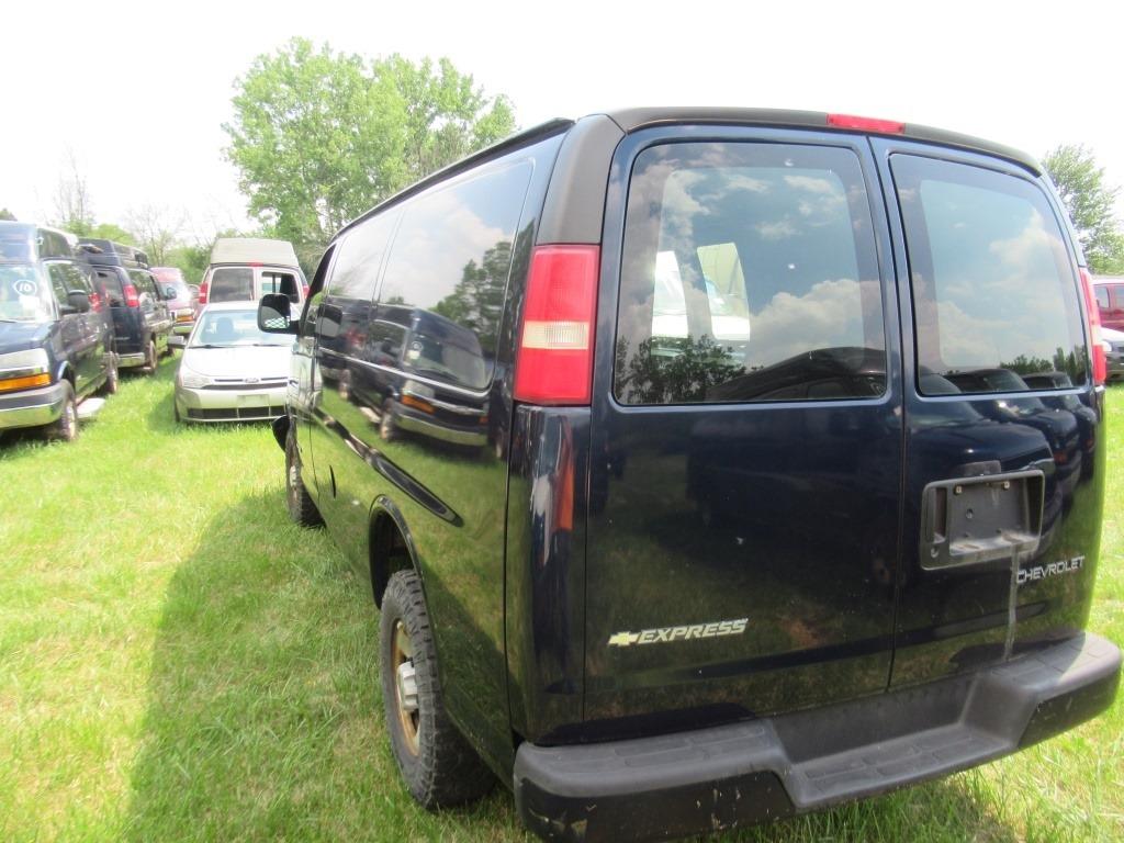 06 Chevrolet G3500 Express  Van BL 8 cyl  Started with Jump on 6/8/21 AT PB PS R AC VIN: 1GCHG35UX61