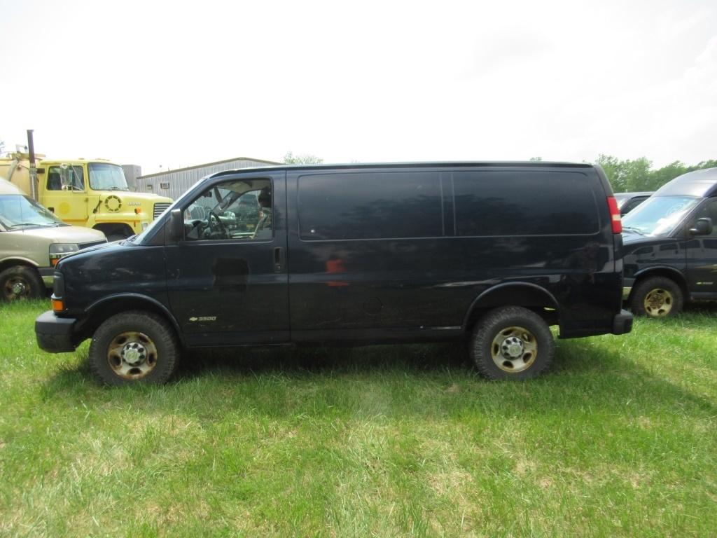 06 Chevrolet G3500 Express  Van BL 8 cyl  Started with Jump on 6/8/21 AT PB PS R AC VIN: 1GCHG35UX61